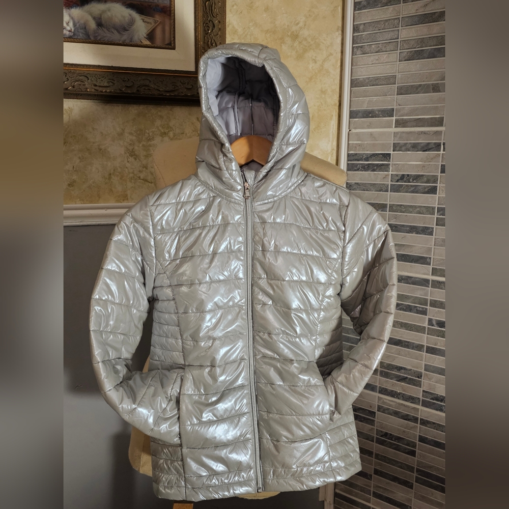 Bella & Birdie Girls hooded puffer jacket. Silver‎ Size M 10/12